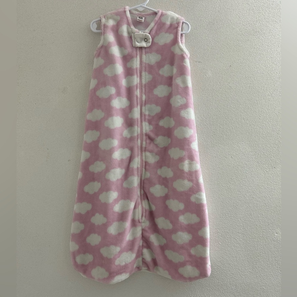 🦋 Pink and White Cloud Sleep Sack. Plush and warm. Baby girl size 12-18 months